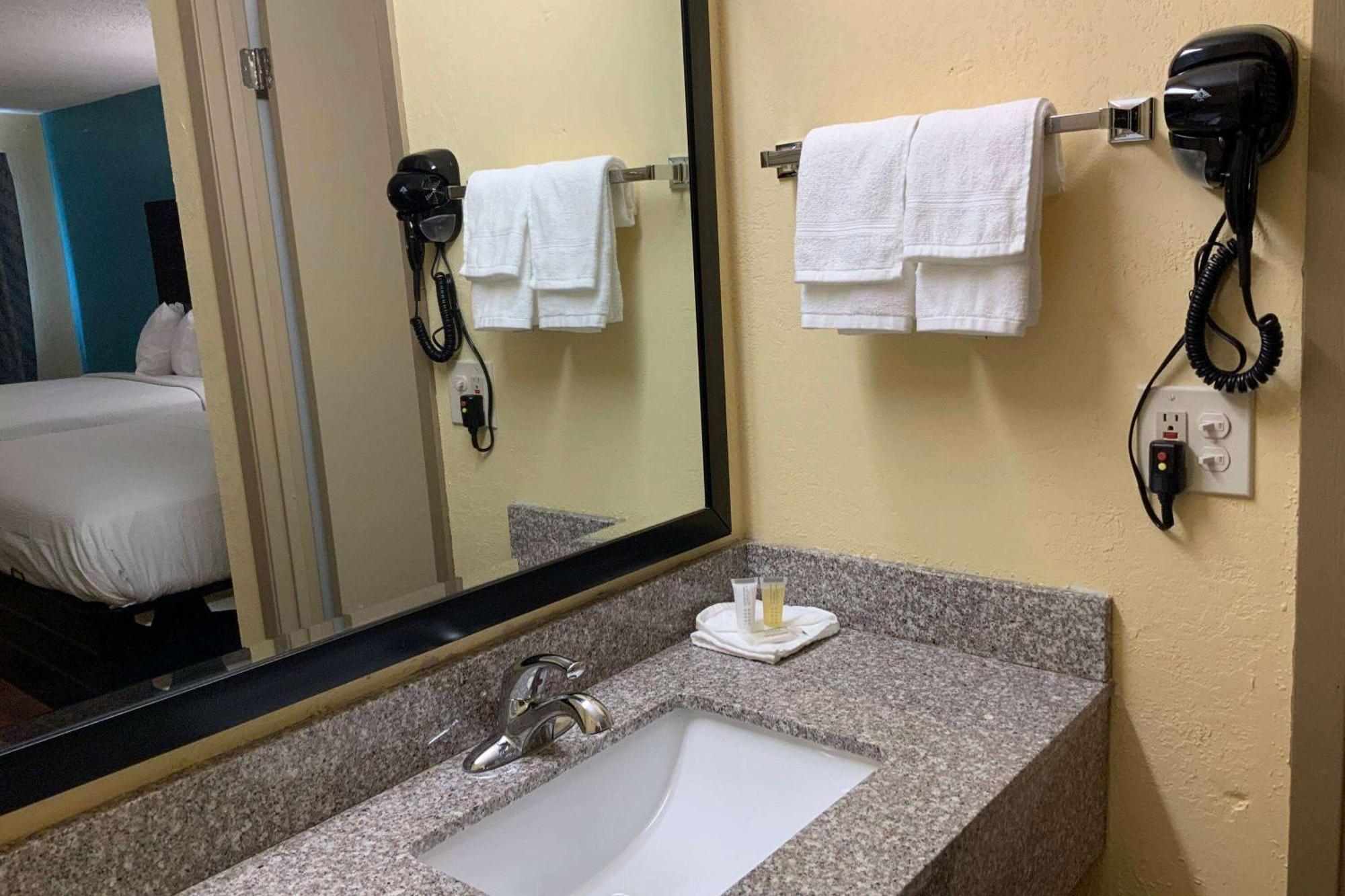 Days Inn By Wyndham Troy Il Εξωτερικό φωτογραφία